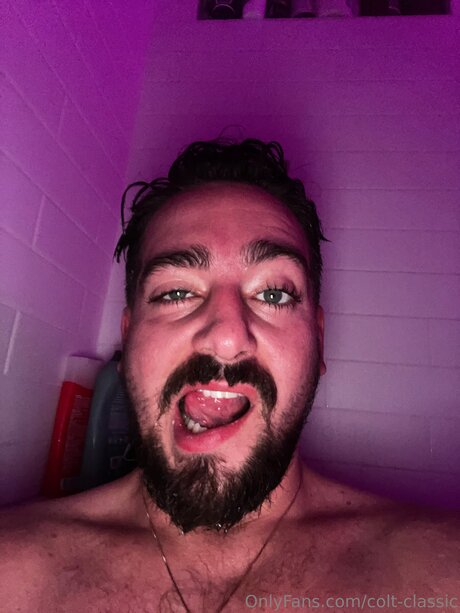 Colt Classic estrella porno exclusiva galería