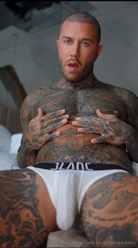 Tobias Bleu naked actress photo