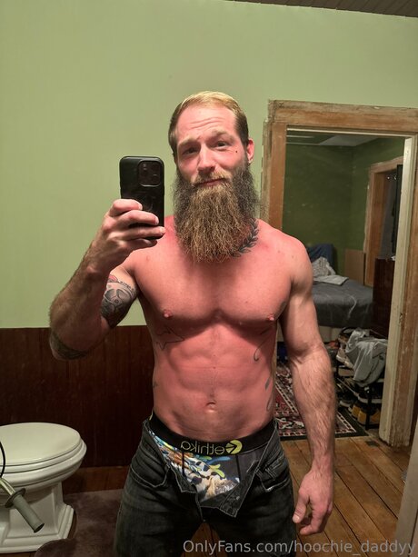 Hoochie Daddyy star erotic pictures
