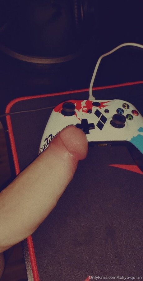 Tokyo Quinn actriz atractiva archivo