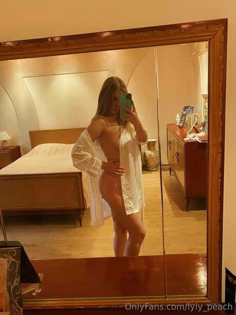 Lyly Peach top star image