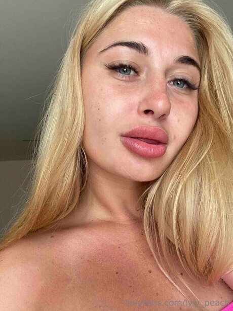 Lyly Peach actrice de sexe photos