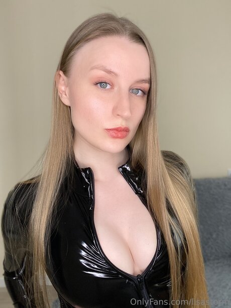 Lisastorm model pretty image