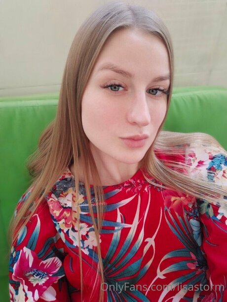 Lisastorm top star photo
