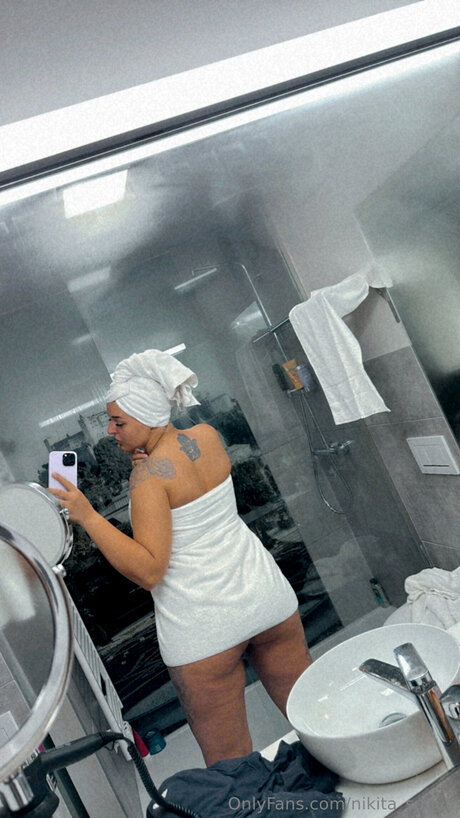 Nikita Suave xxx estrella porno foto