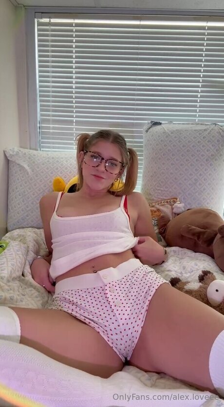 Alex Loveee sexy star pictures