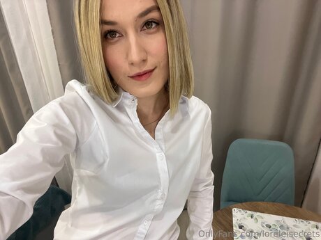 Loreleisecrets pornstar sexy pics