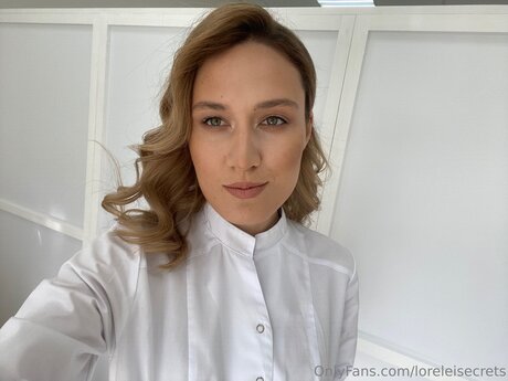 Loreleisecrets pornstar naked image