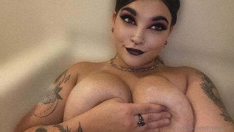 Trippyleigh top model pic