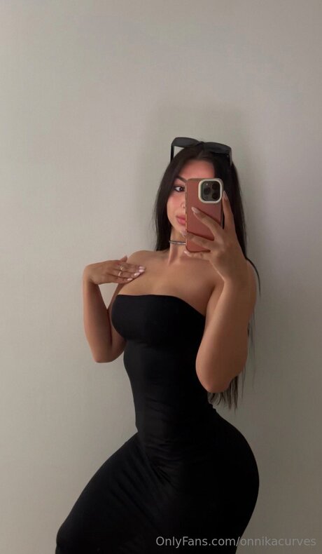 Onnikacurves model hd gallery