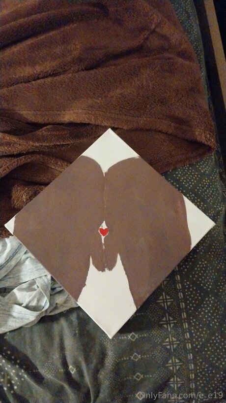 E E19 model nude picture
