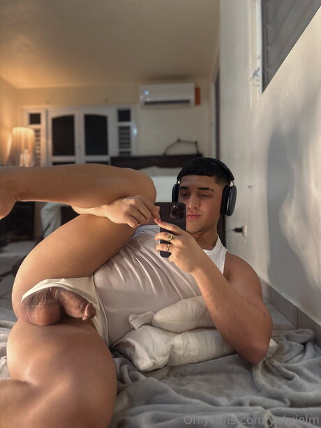 Yahrielm star naked image