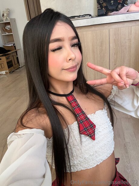 Gissellee 22 xxx model archive