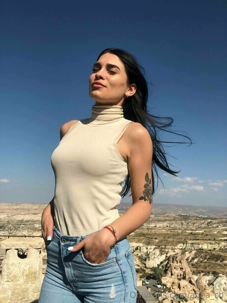 Mavissss model naked images