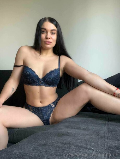 Mavissss naked actress pics
