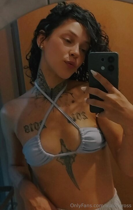 Alannaross model nude pics
