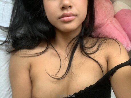 Myaarawrr perfect model photo