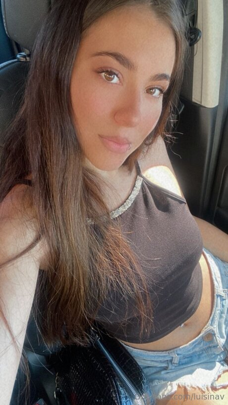 Luisinav model high quality images