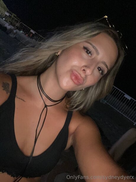 Sydneydyerx modelo de alta calidad imagen