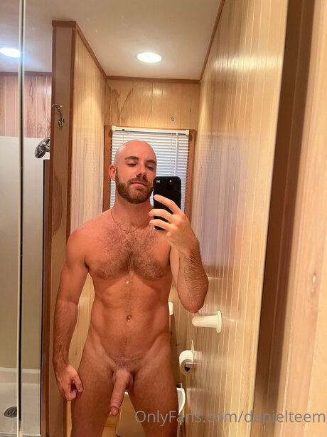 Danielteem model hd img