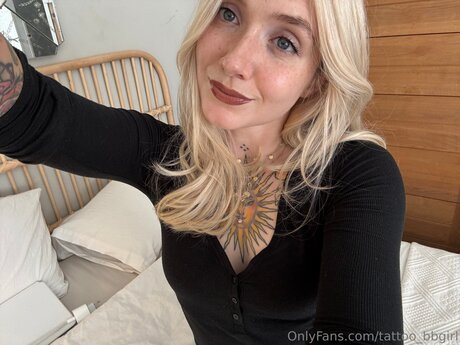 Tattoo Bbgirl star du porno en haute qualité photos