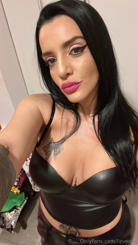 Lizvenus modelo xxx foto