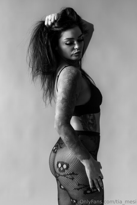 Tia Mesi sexy model picture