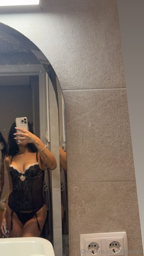 Lillanswe nude pornstar pics
