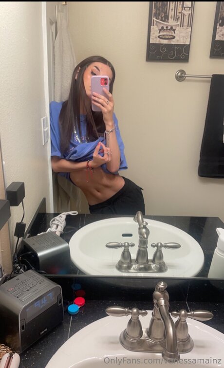 Vanessamainz modelo desnudo foto