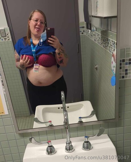 U381070047 modèle adulte images