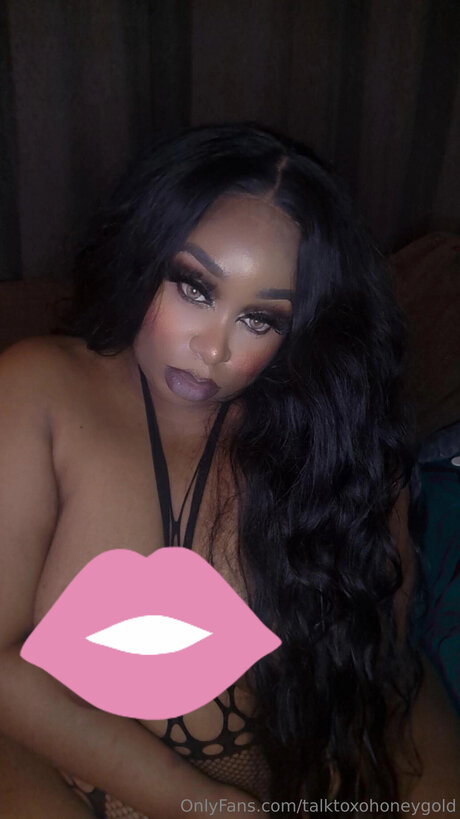 Talktoxohoneygold pornstar nude photos