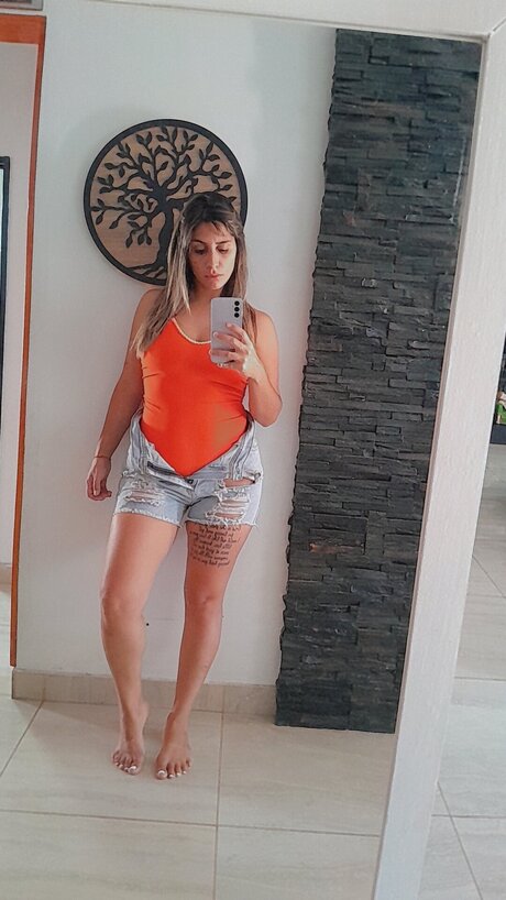 ébène gros seins onlyfans haut archive