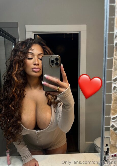 Onlysdfans estrella atractiva galería