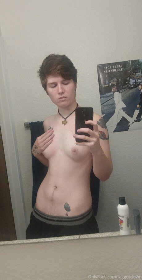 Faggotclown naked pornstar pic