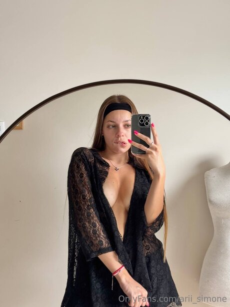 Arii Simone erotic star photo