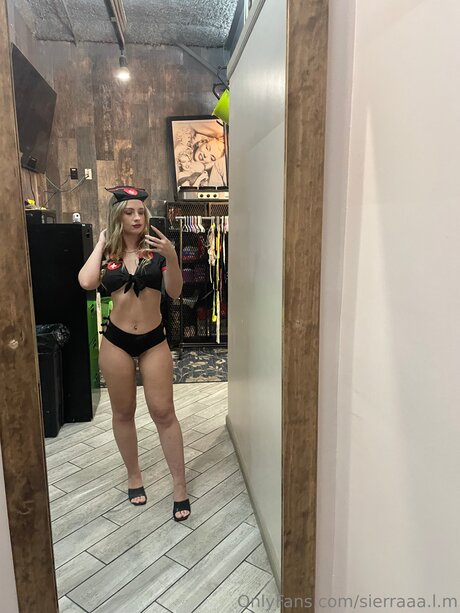 Sierraaa L M erotic model pics