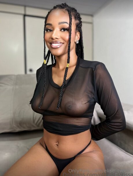 Elise Twinx beautiful model pics