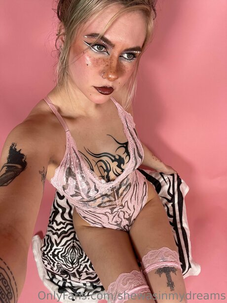 Shewasinmydreams star sexy pics