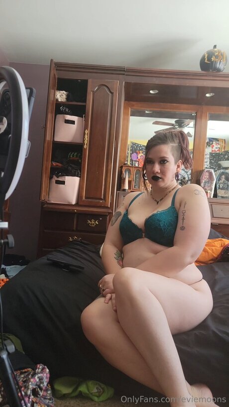 Eviemoons modelo desnudos imágenes