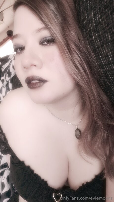 Eviemoons actrice chaude photos