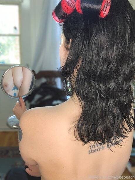 Peepeach actrice érotique photo