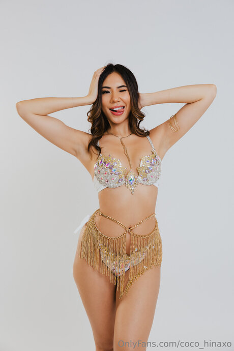 Caliiroll star erotic pics