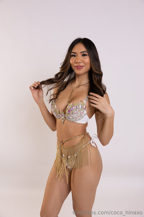 Caliiroll nude model gallery