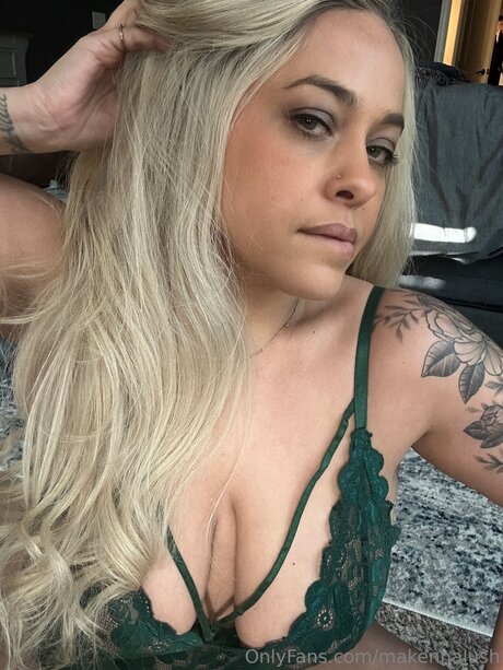 Makennalush modelo bonita galería