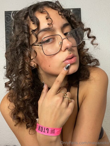 filles ASMR OnlyFans sympa érotique image