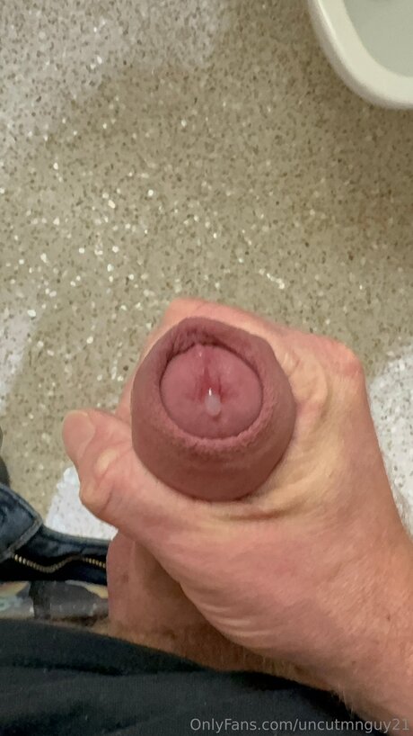 Uncutmnguy21 model top picture