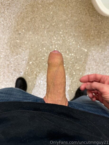 Uncutmnguy21 model beautiful photos