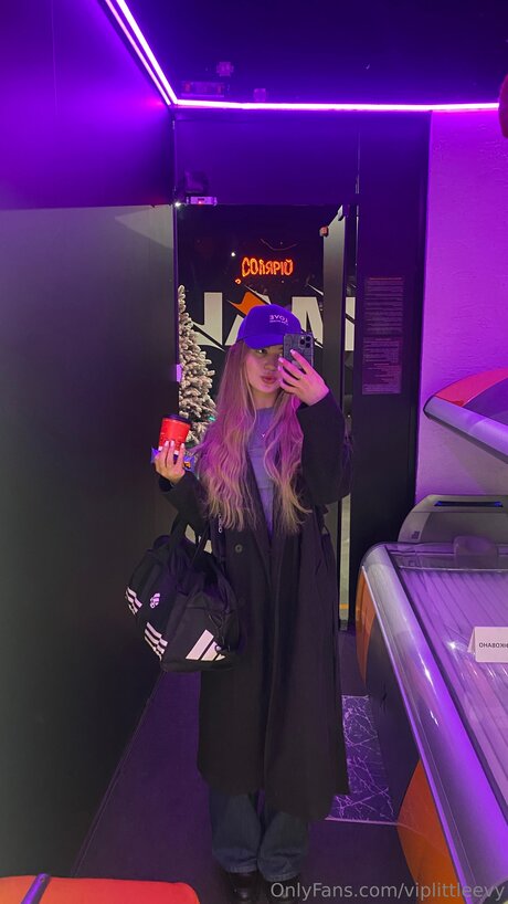 Cute Blonde Evy desnudos estrella fotos