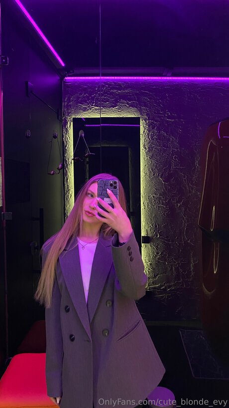 Cute Blonde Evy estrella porno bonita galerías