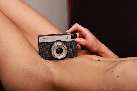 Alleyesonlea pornstar naked picture